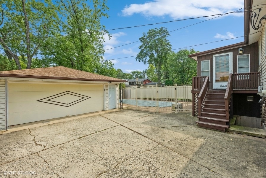 1135 S SUMMIT Avenue