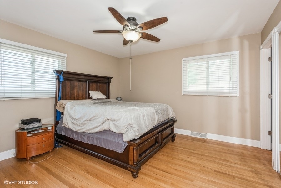 1135 S SUMMIT Avenue