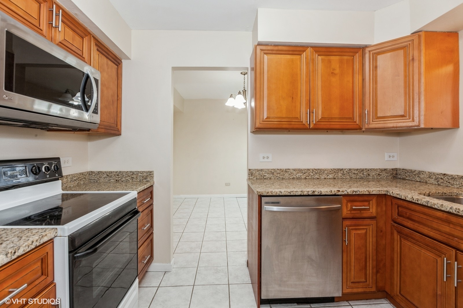 787 Wilson Avenue Unit: 17