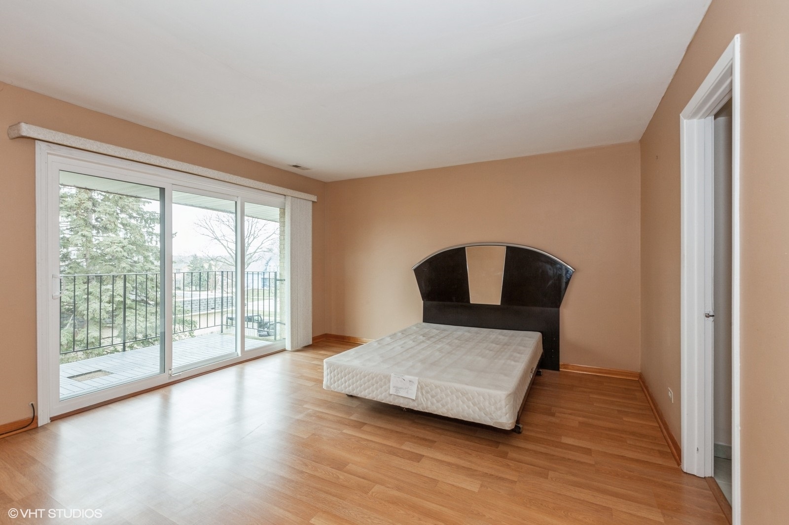 787 Wilson Avenue Unit: 17