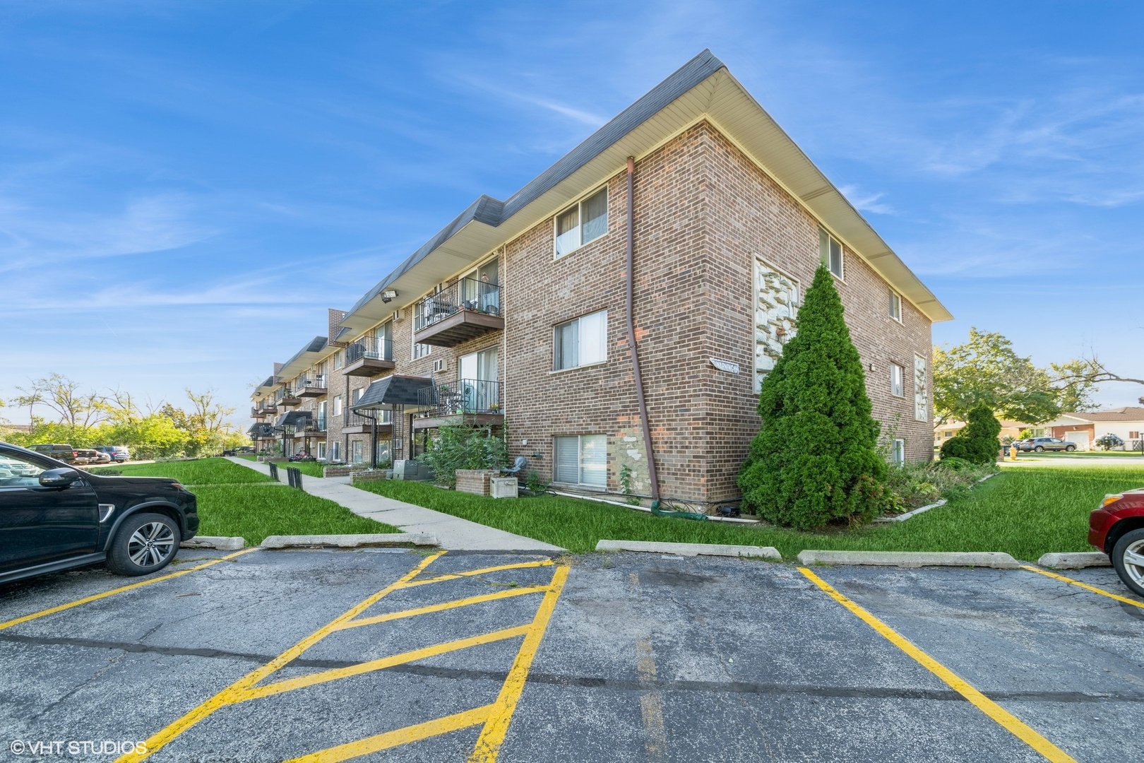 215 S Hale Street Unit: 4B