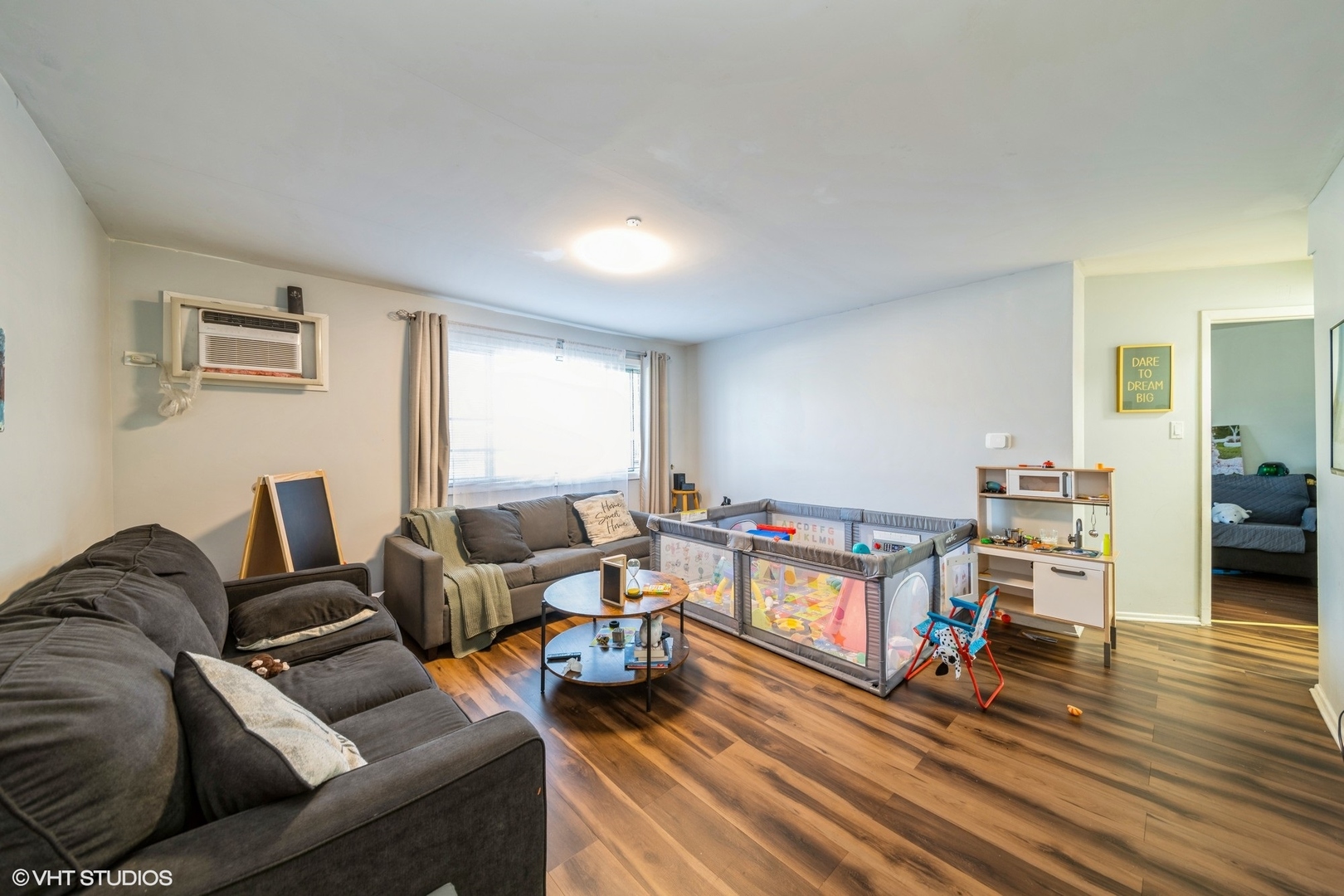 215 S Hale Street Unit: 4B
