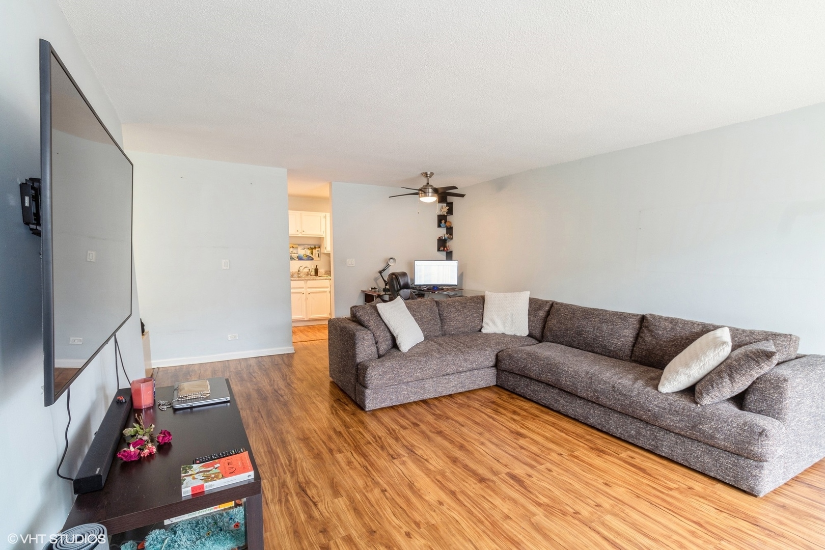 2222 S Stewart Avenue Unit: 2J