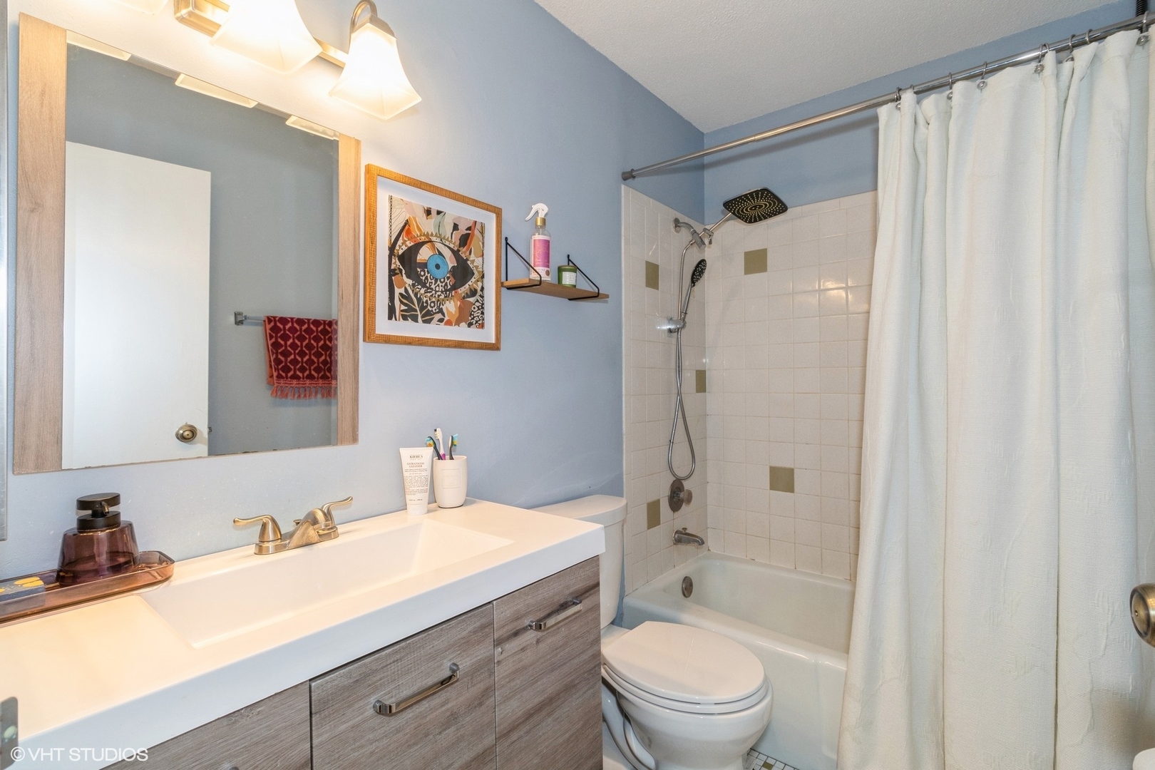 2222 S Stewart Avenue Unit: 2J