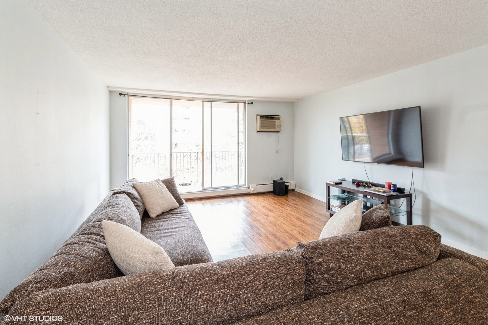 2222 S Stewart Avenue Unit: 2J
