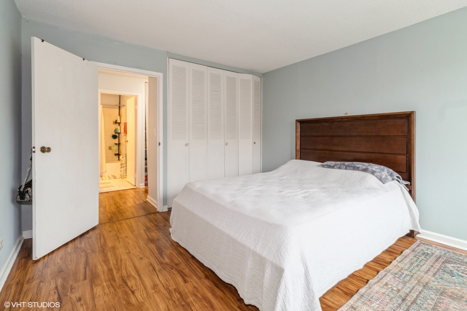 2222 S Stewart Avenue Unit: 2J