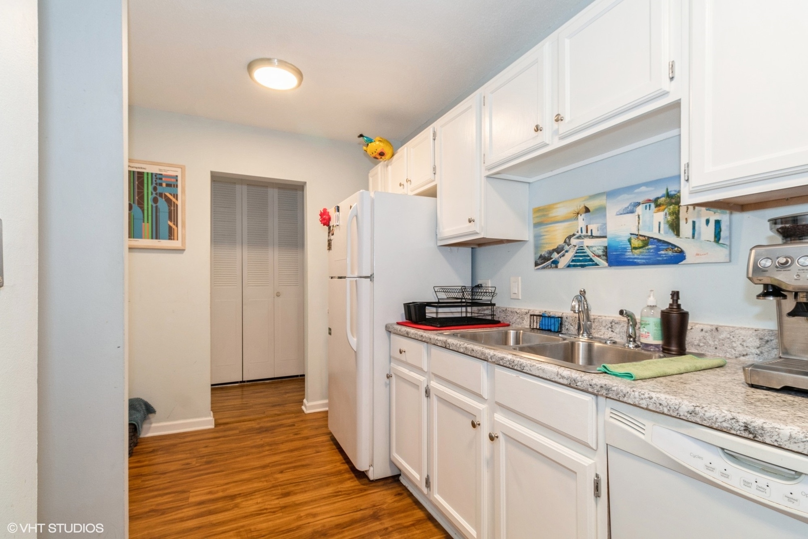 2222 S Stewart Avenue Unit: 2J