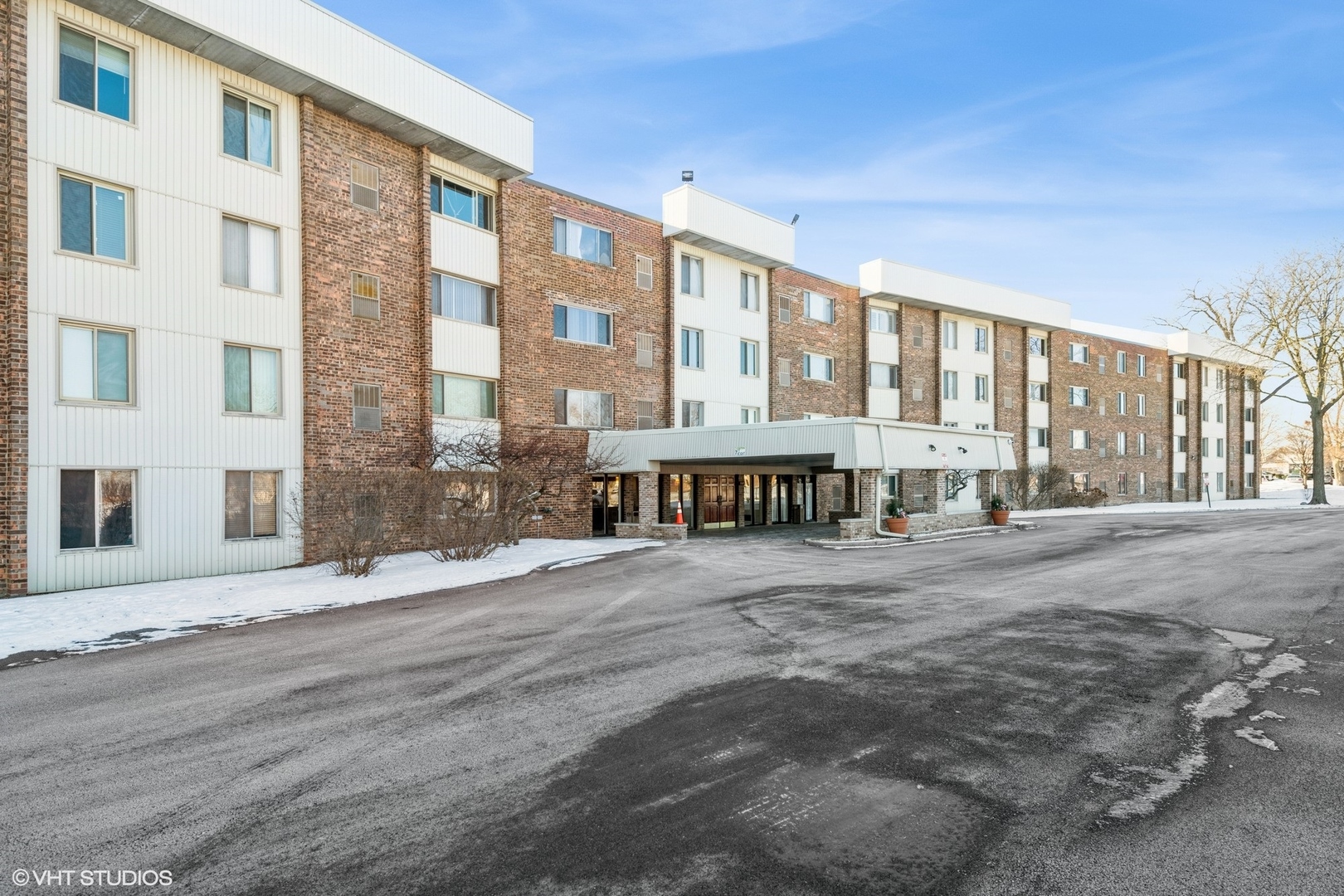 841 N York Street Unit: 114