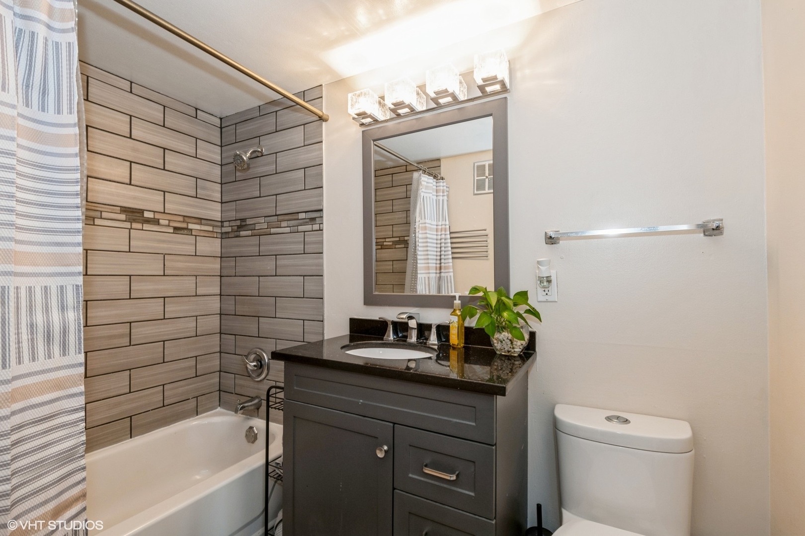 841 N York Street Unit: 114