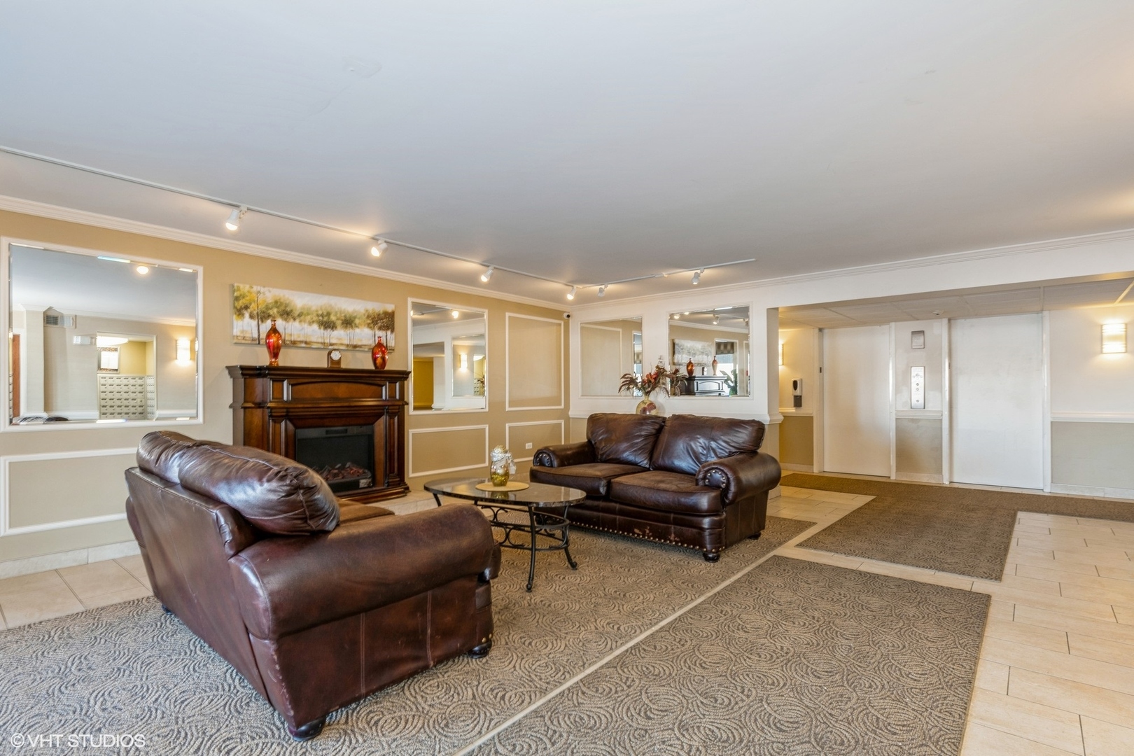 841 N York Street Unit: 114