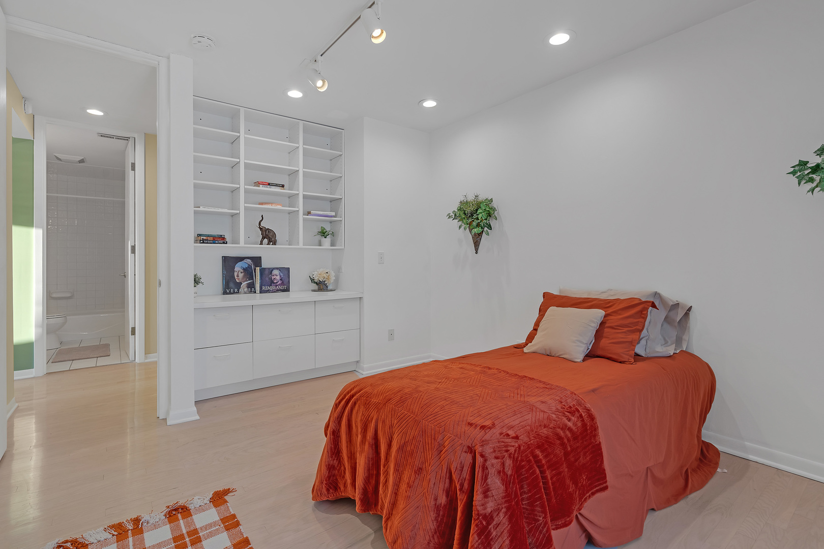 1328 S New Wilke Road Unit: 2C