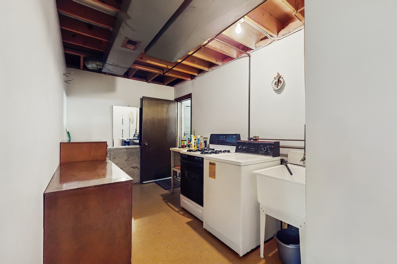 1510 W Goldengate Drive