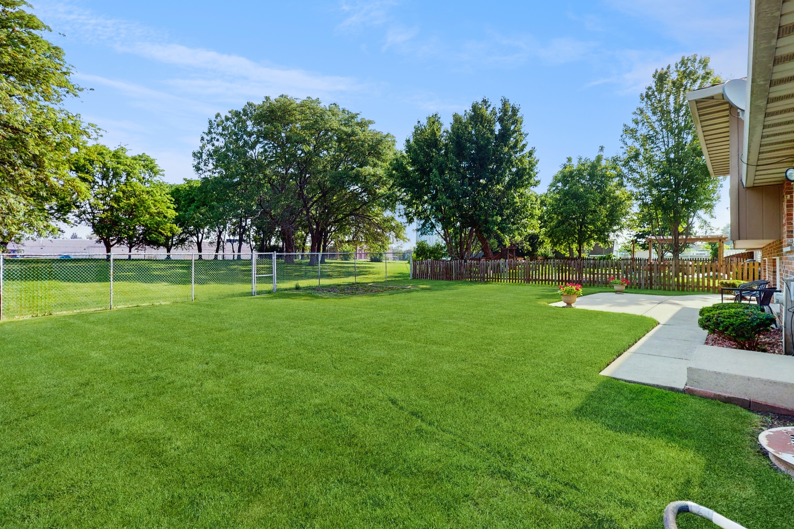 1510 W Goldengate Drive