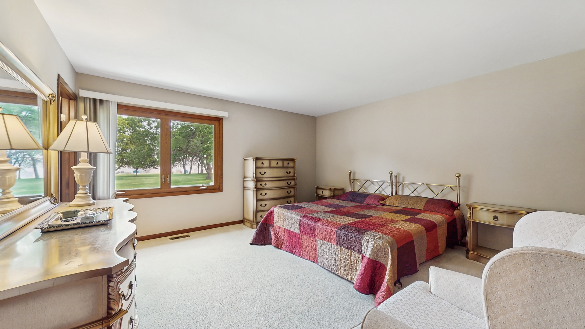1510 W Goldengate Drive