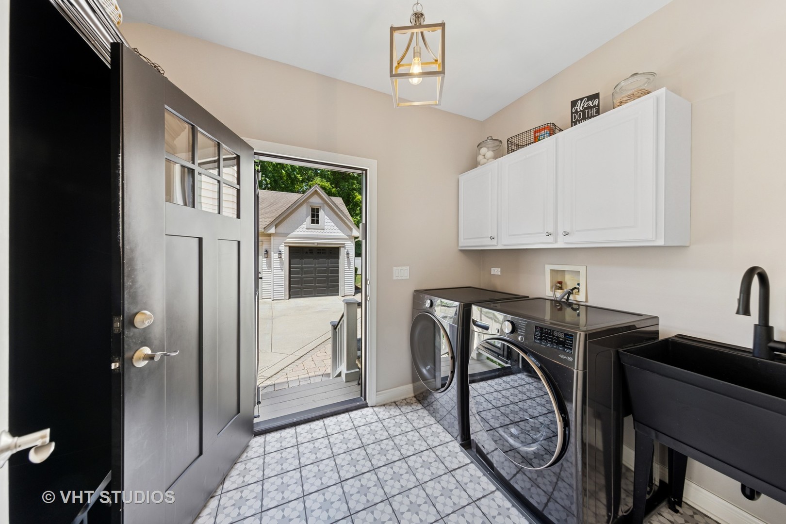 128 W Windsor Avenue