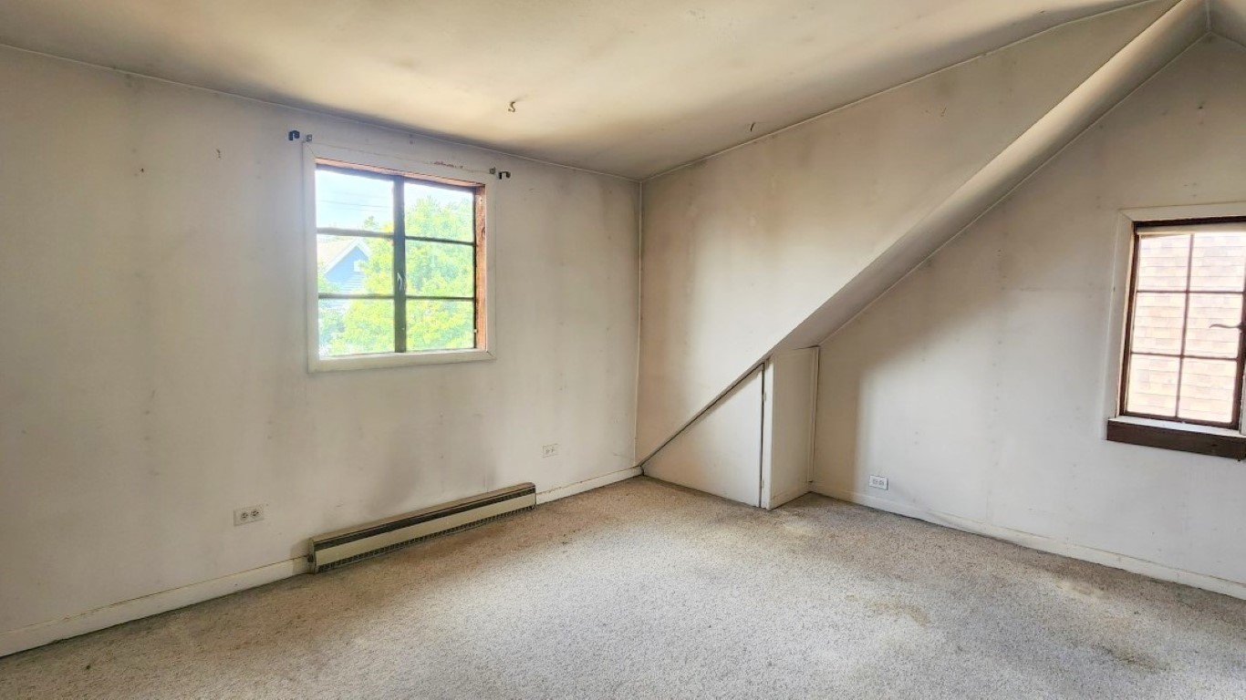 696 S Parkside Avenue