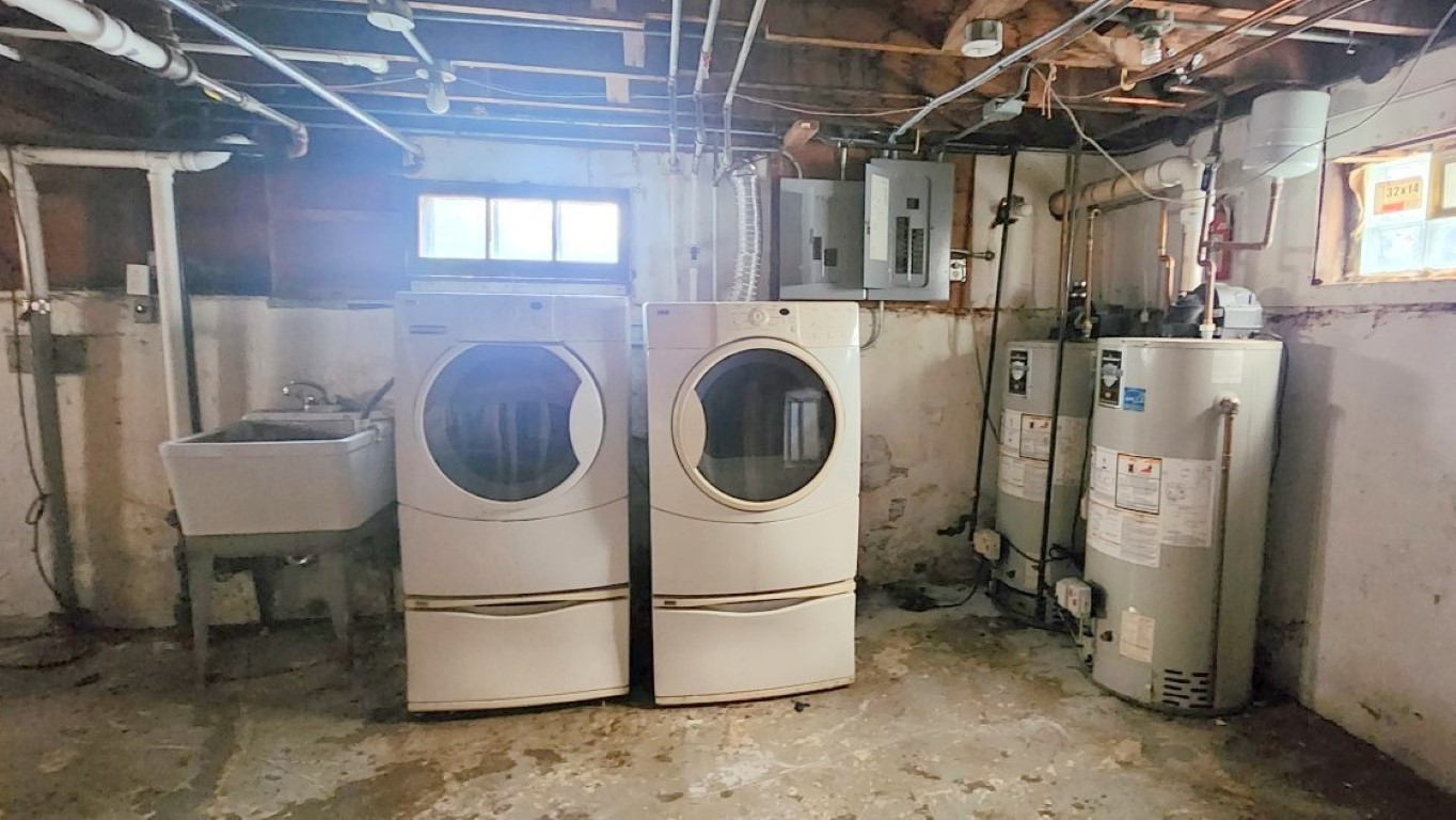 696 S Parkside Avenue