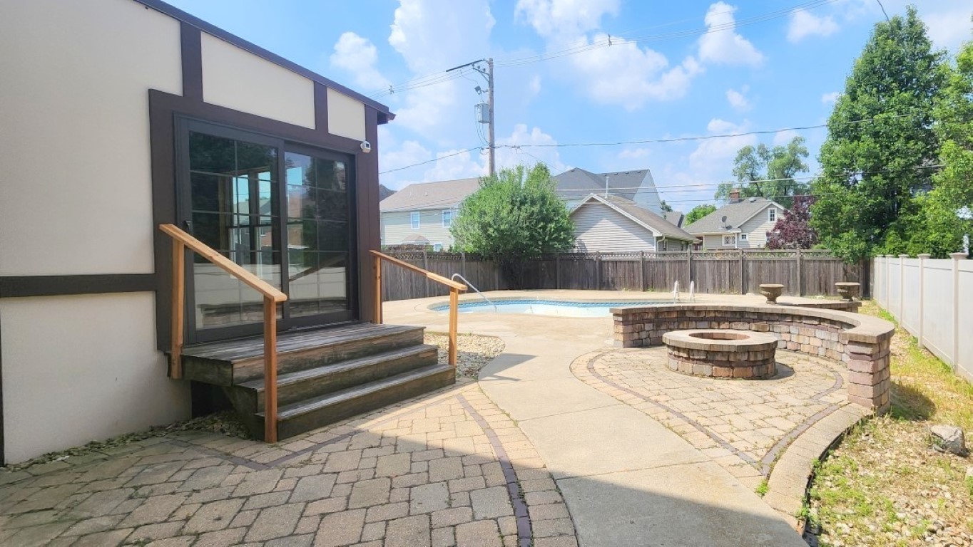 696 S Parkside Avenue