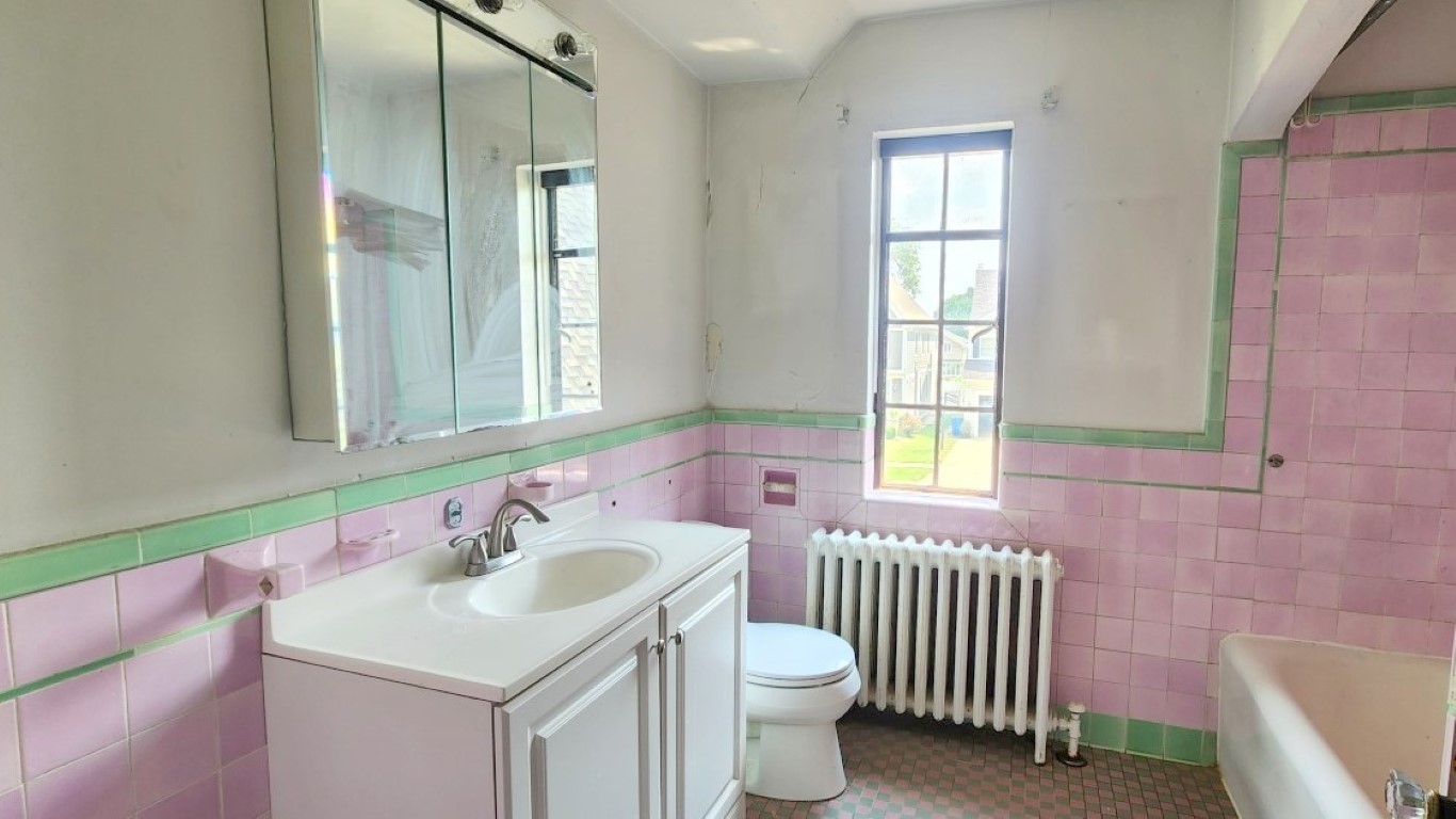 696 S Parkside Avenue