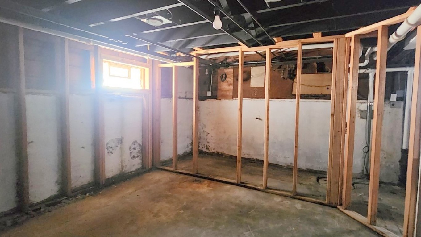 696 S Parkside Avenue