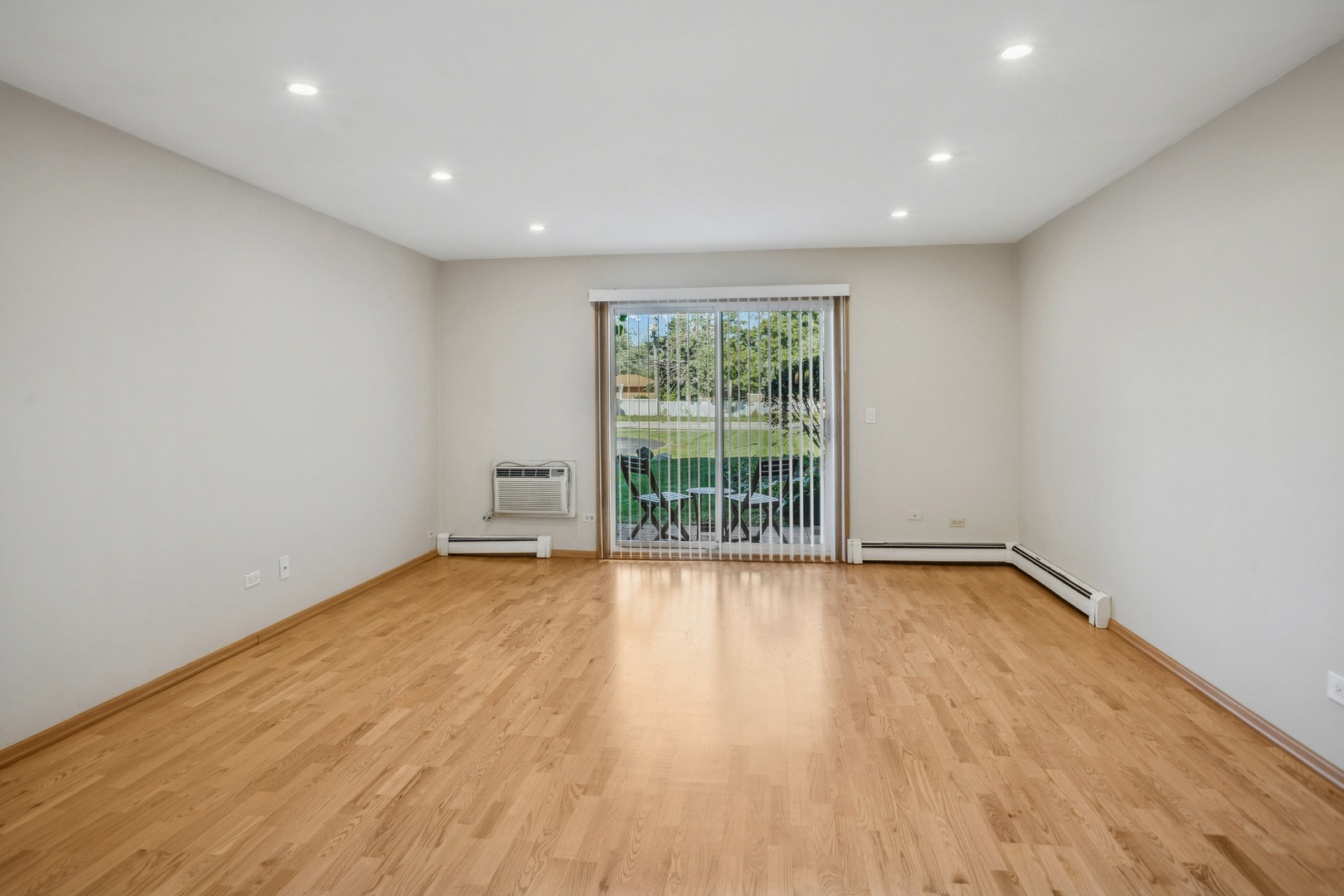 725 W Dempster Street Unit: 101