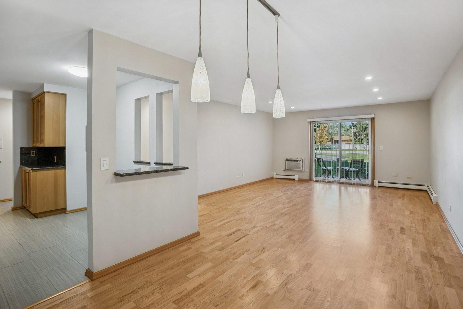 725 W Dempster Street Unit: 101