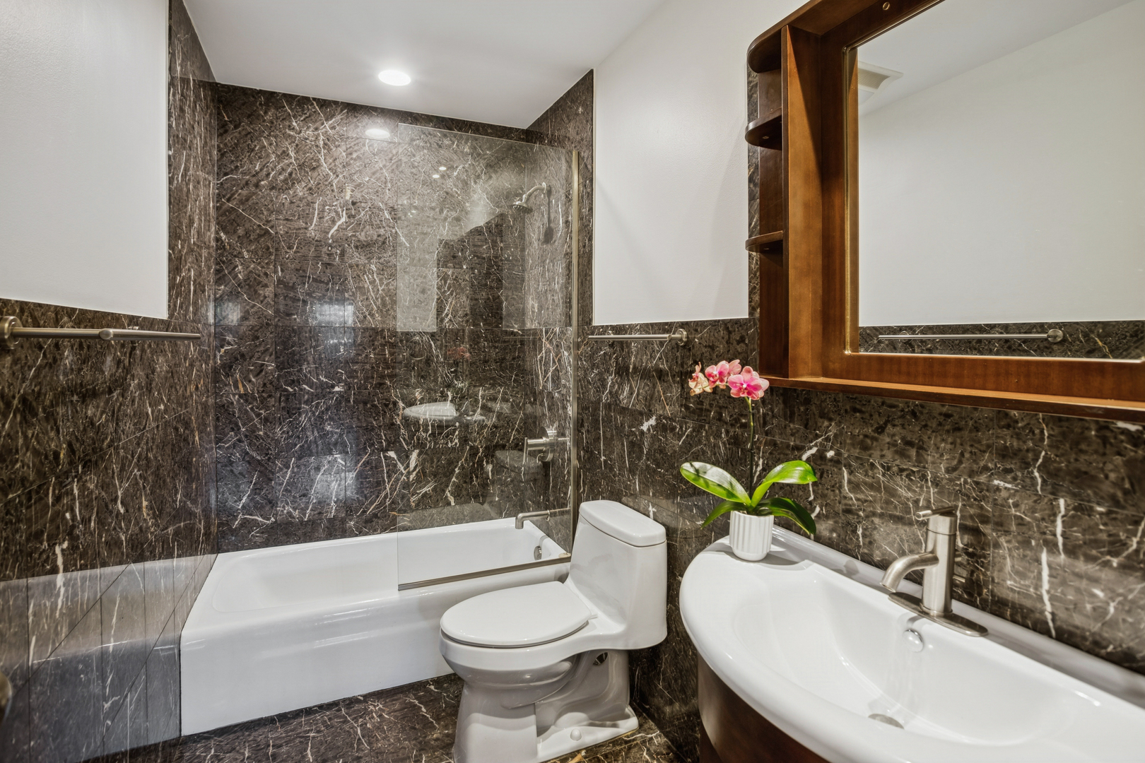 725 W Dempster Street Unit: 101