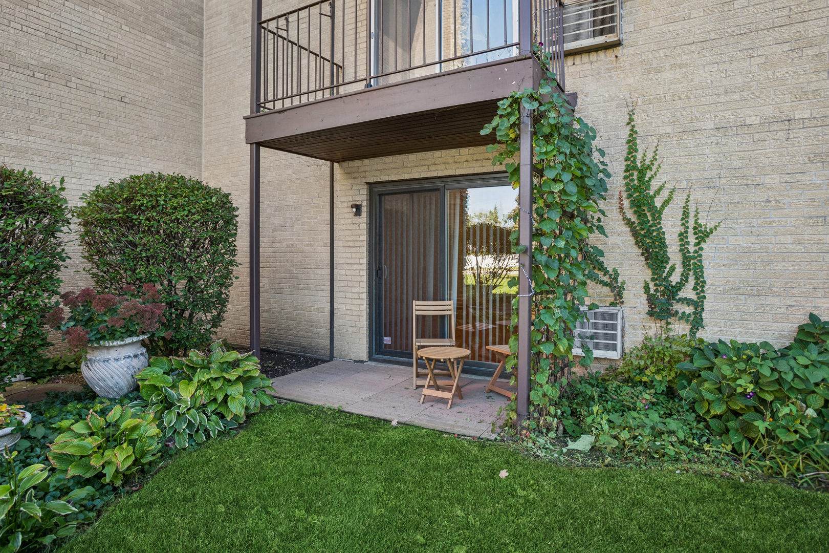 725 W Dempster Street Unit: 101
