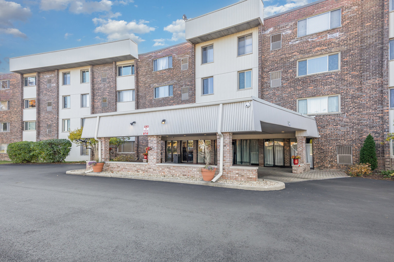 841 N York Road Unit: 101