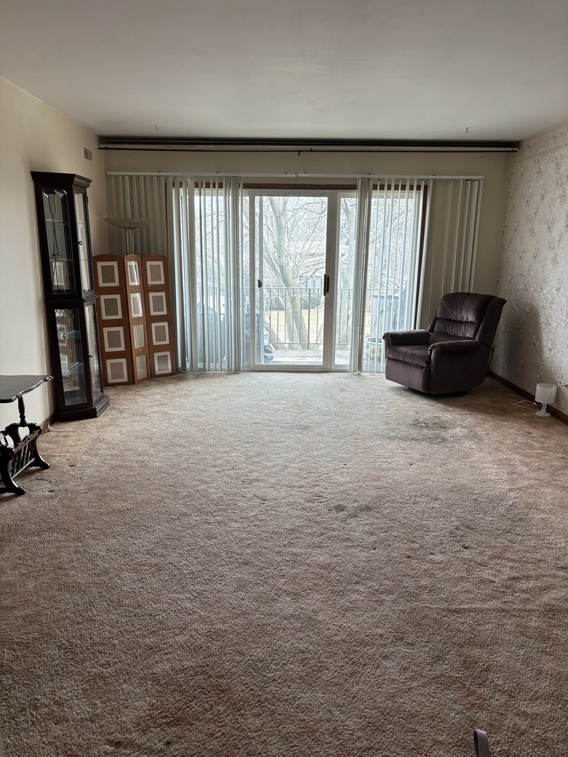 3N550 Crown Rd. Road Unit: 14