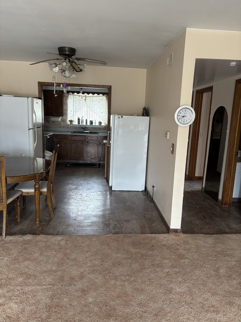 3N550 Crown Rd. Road Unit: 14