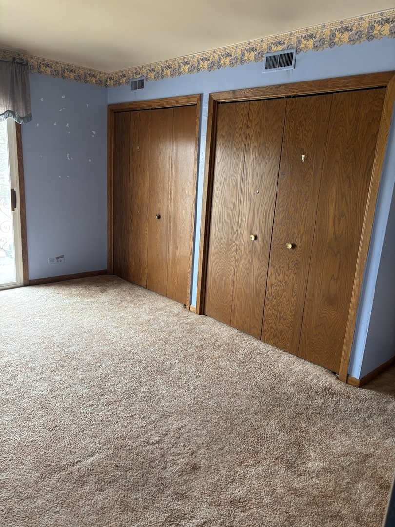 3N550 Crown Rd. Road Unit: 14