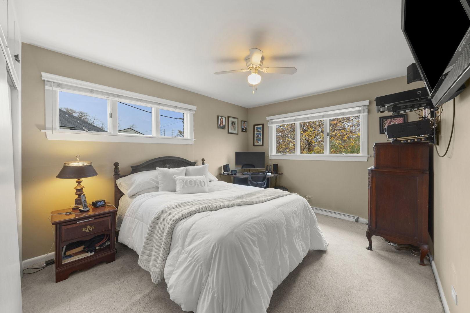 402 E Huntington Lane