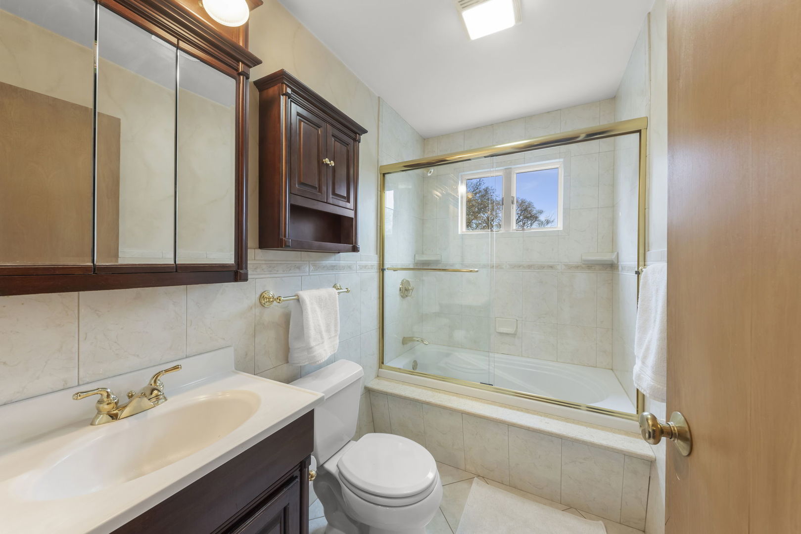 402 E Huntington Lane