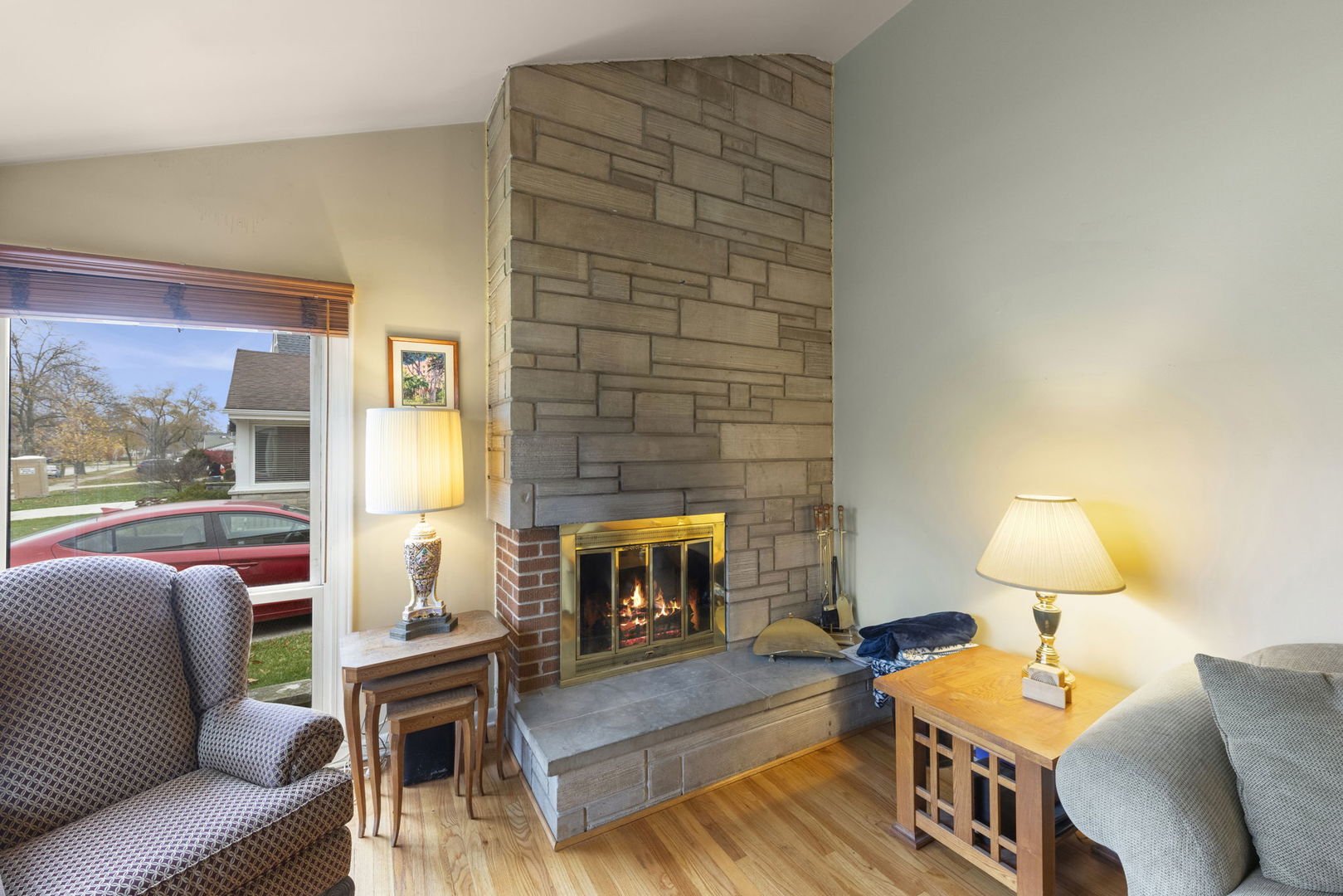 402 E Huntington Lane