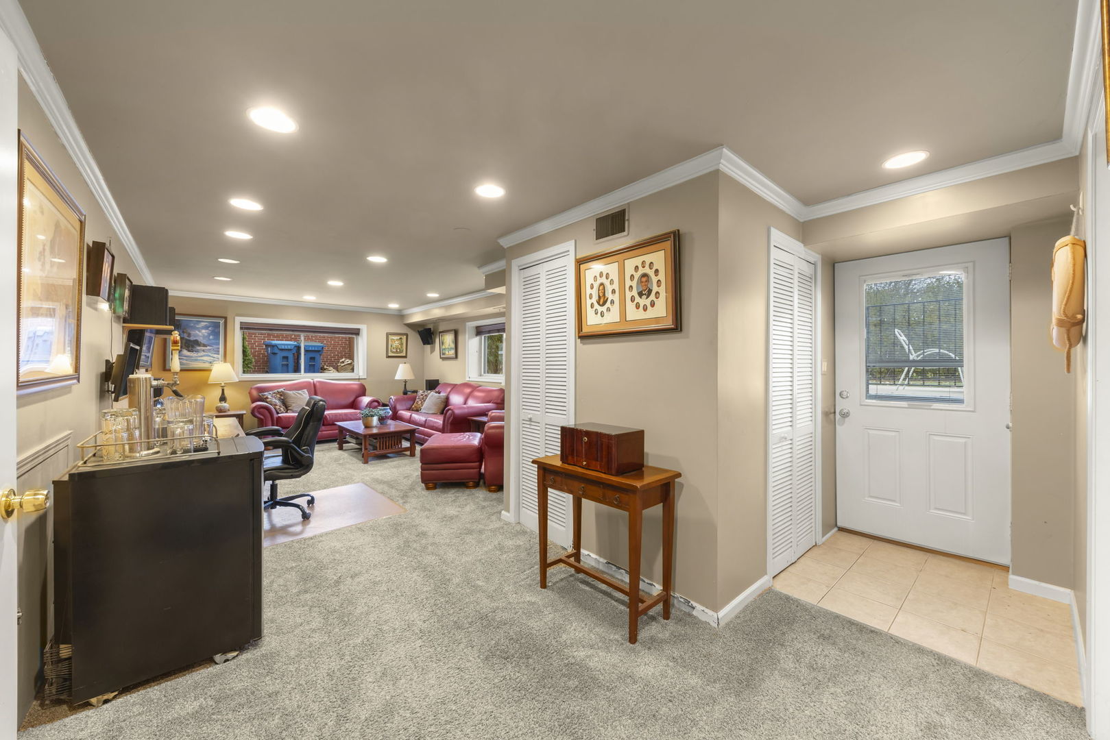 402 E Huntington Lane