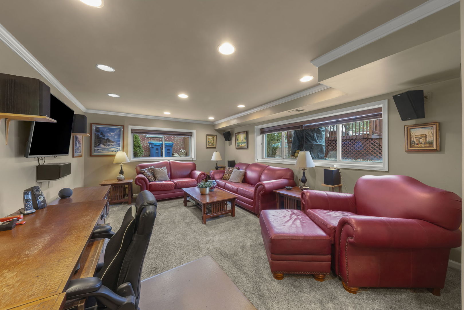 402 E Huntington Lane