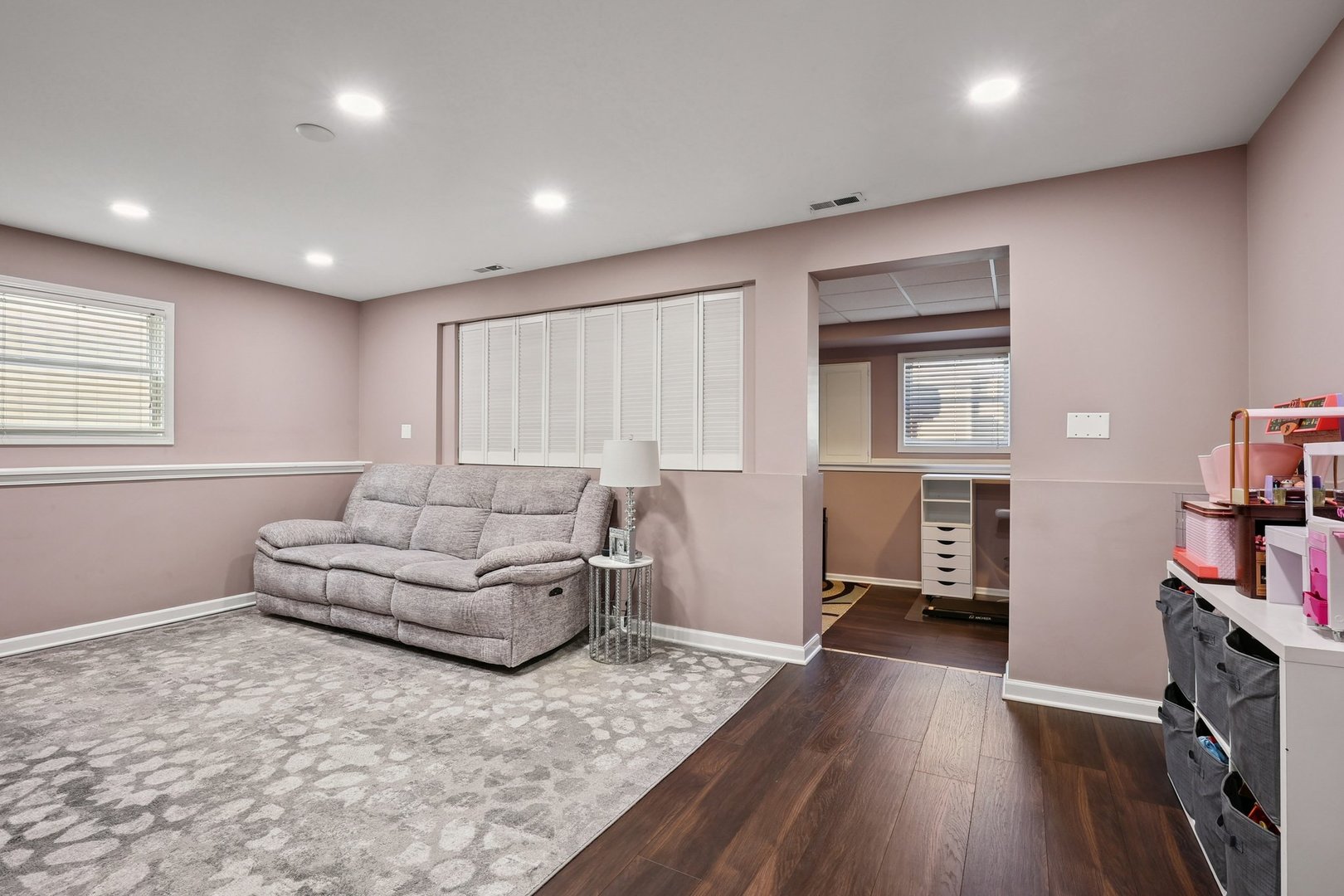 639 W Comstock Avenue