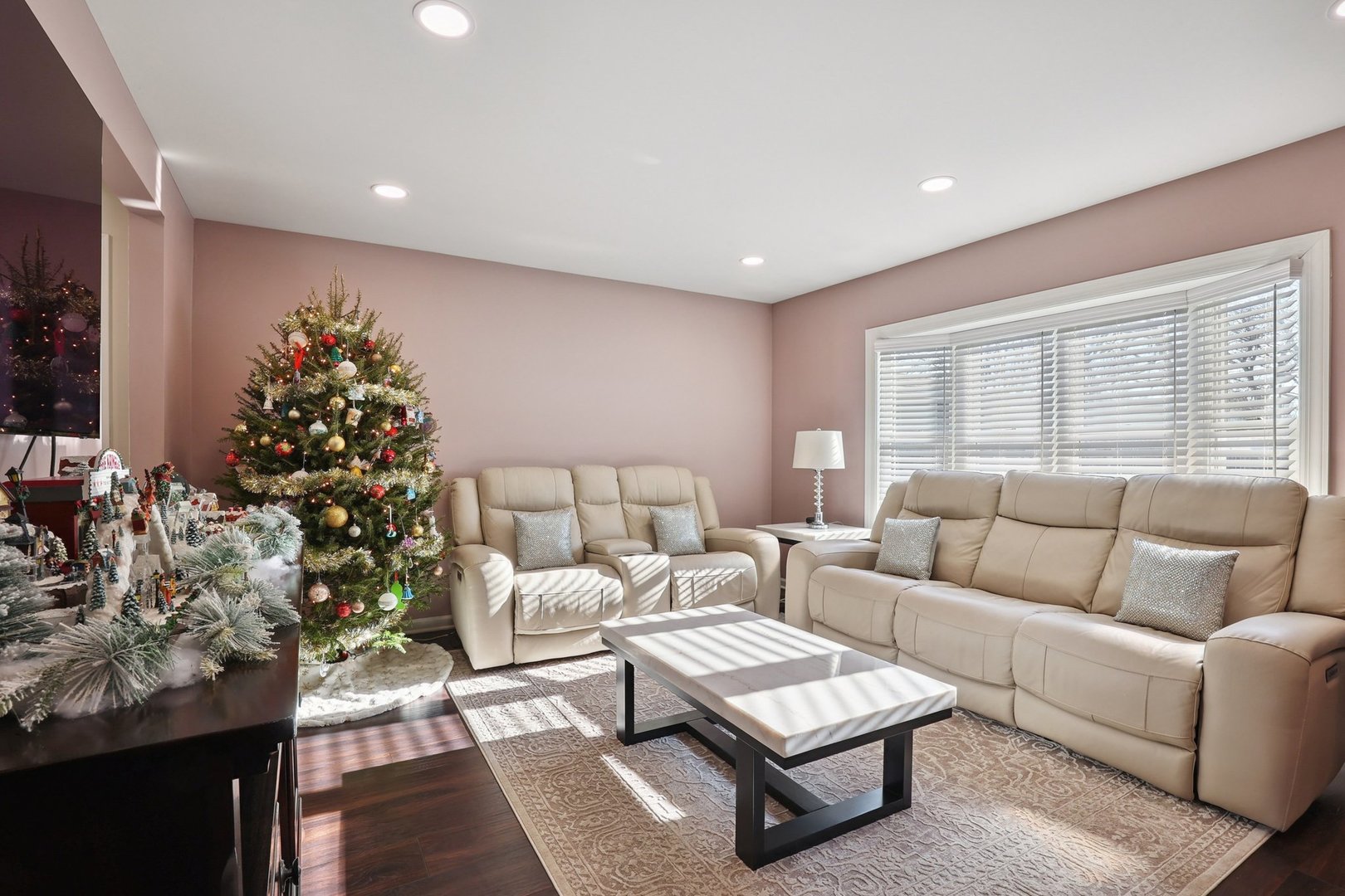 639 W Comstock Avenue