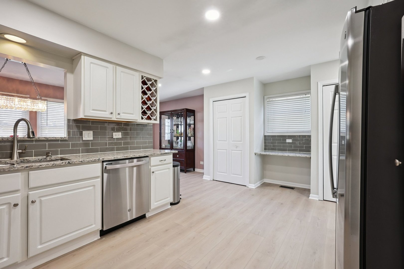 639 W Comstock Avenue