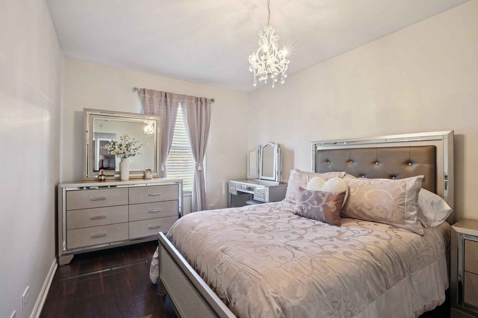 639 W Comstock Avenue