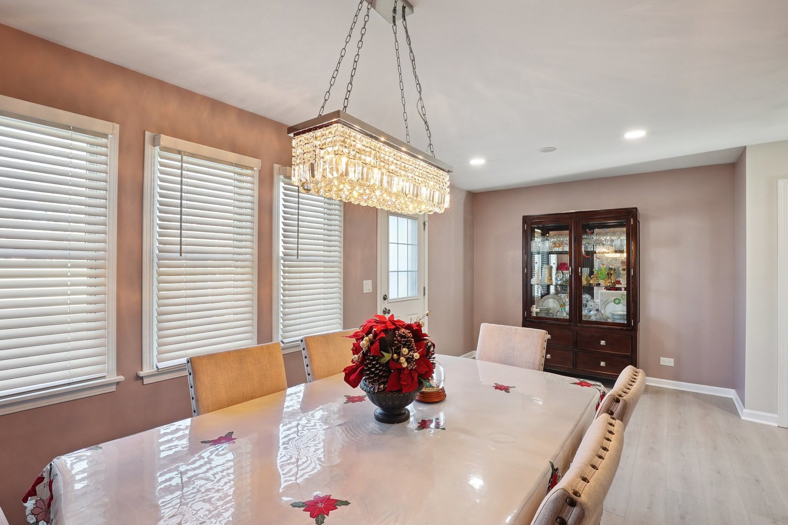 639 W Comstock Avenue