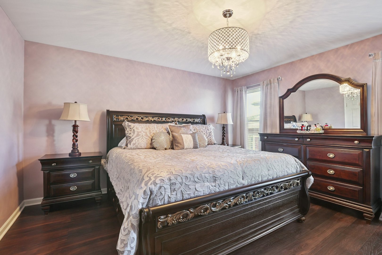 639 W Comstock Avenue