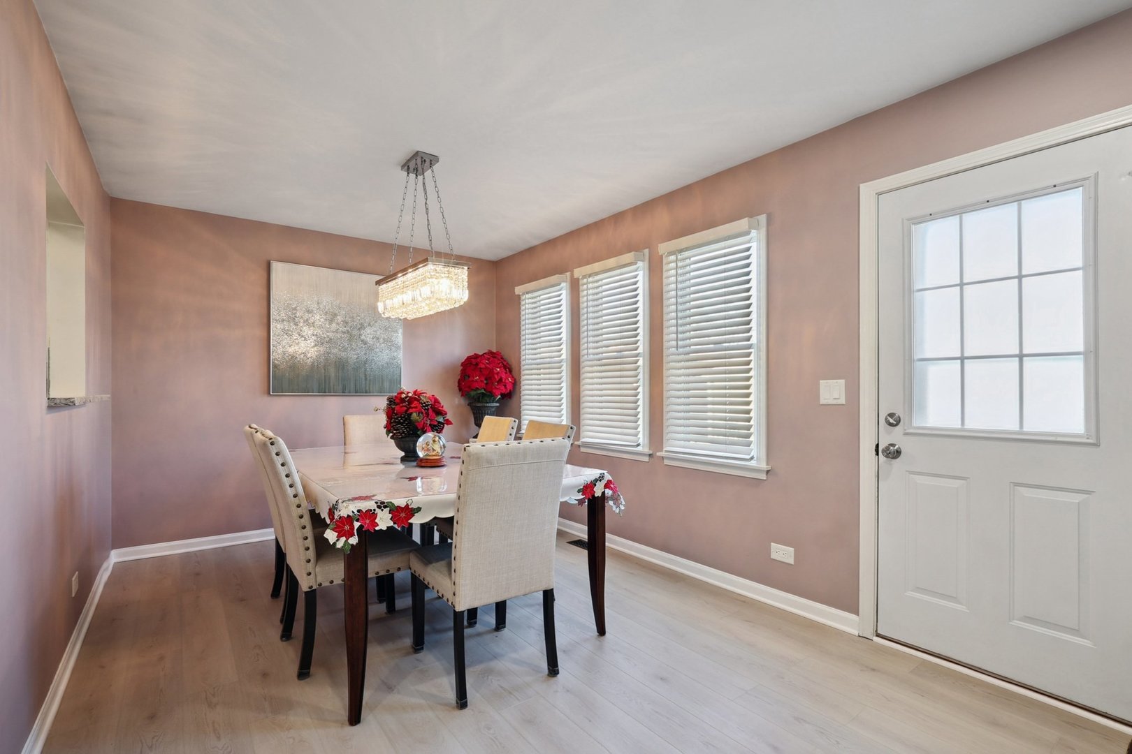 639 W Comstock Avenue