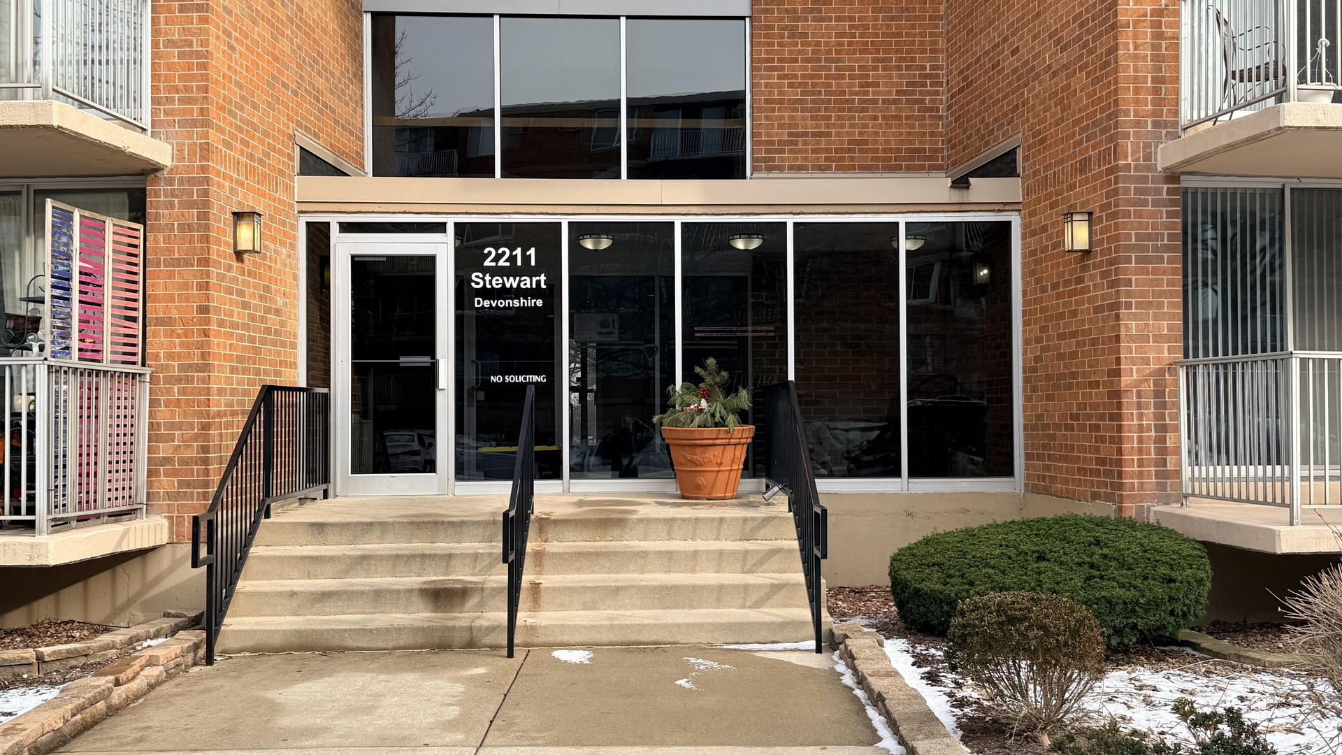 2211 S Stewart Avenue Unit: 3D