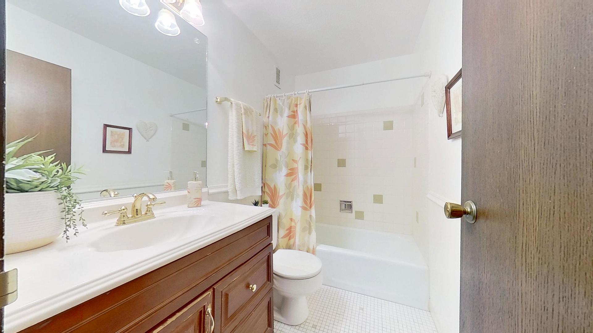 2211 S Stewart Avenue Unit: 3D