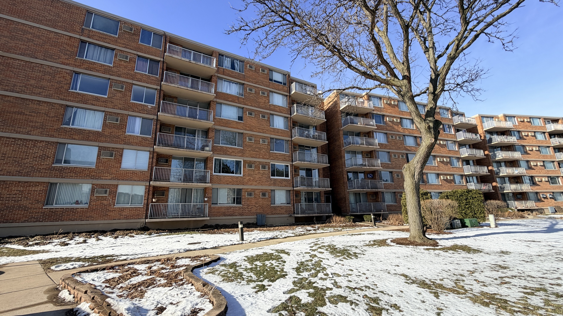 2211 S Stewart Avenue Unit: 3D