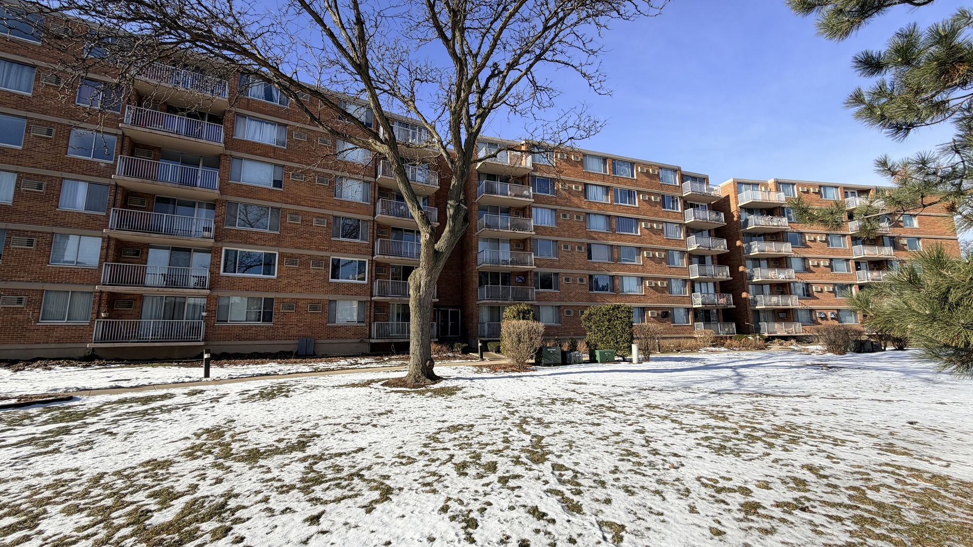 2211 S Stewart Avenue Unit: 3D