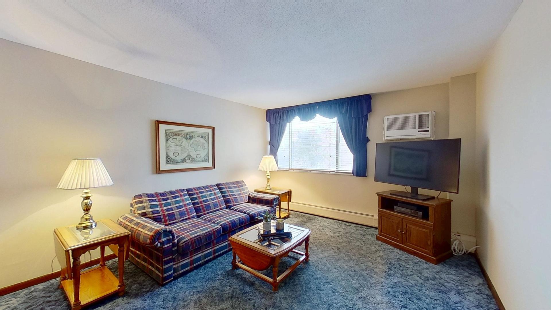 2211 S Stewart Avenue Unit: 3D