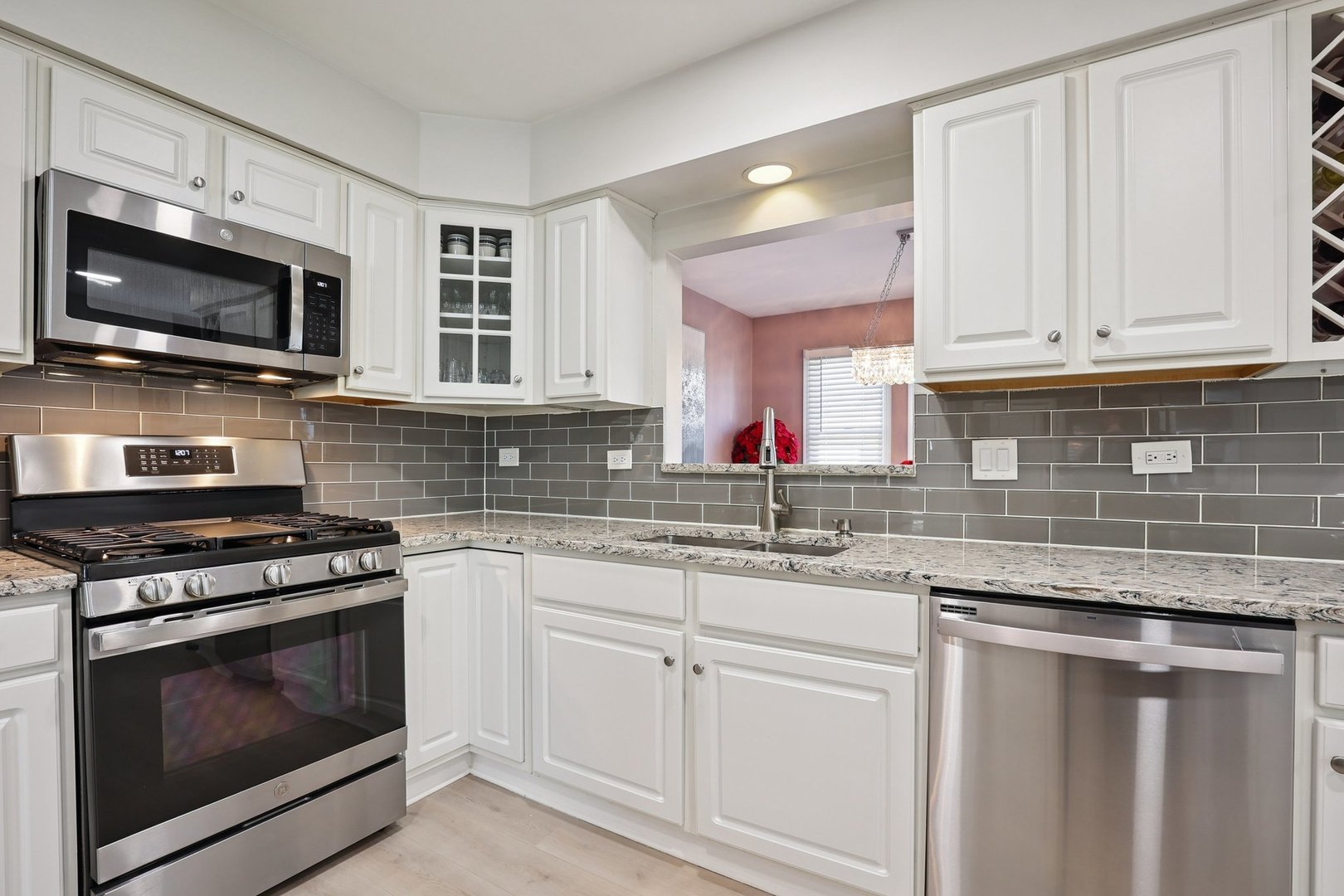 639 W Comstock Avenue